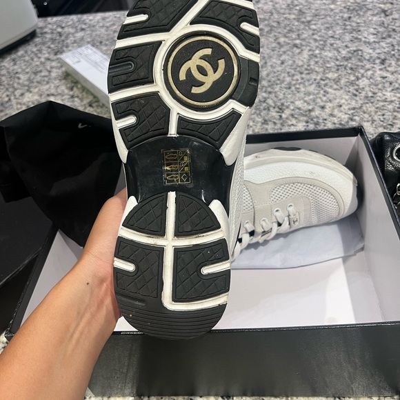 Women’s sneakers - Picture 2 of 2